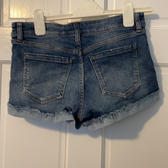Celebrity pink, Shorts denim size 9/29 like new - Picture 2 of 3